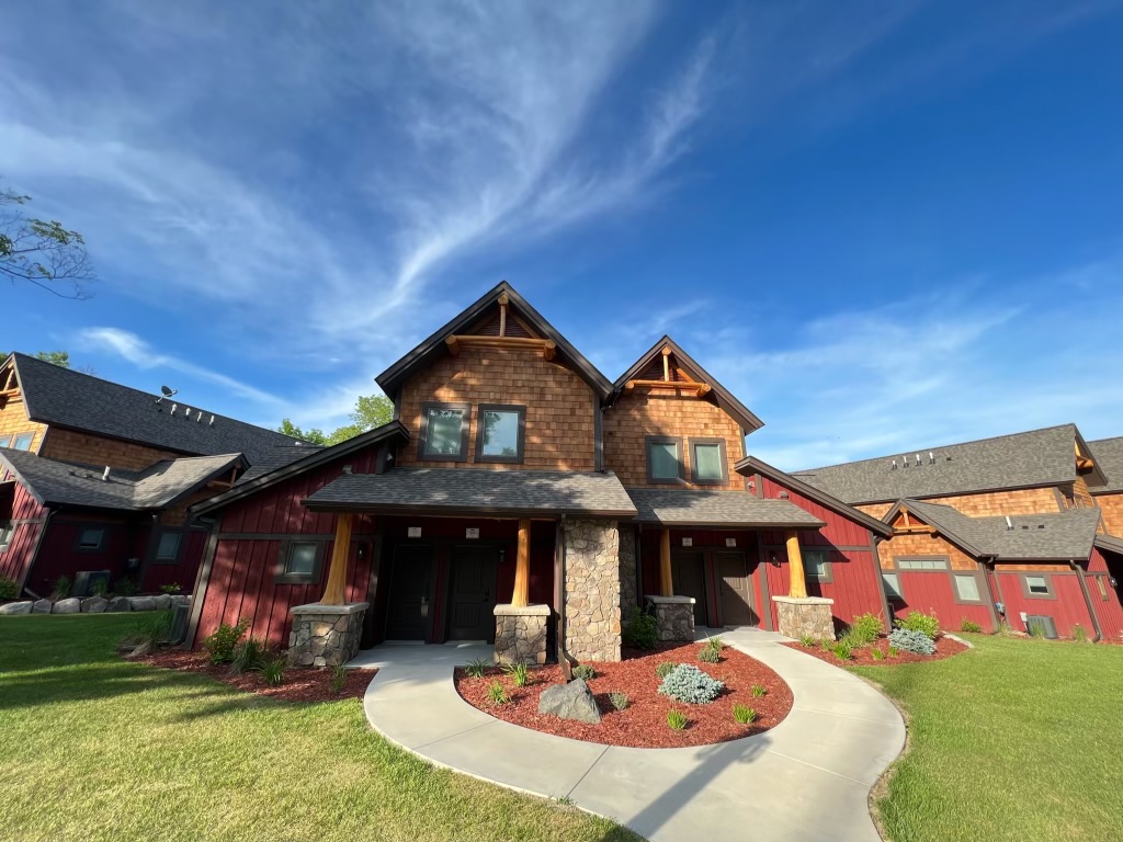 Two Bedroom Beachside Lake Homes Trapper's Landing Lodge